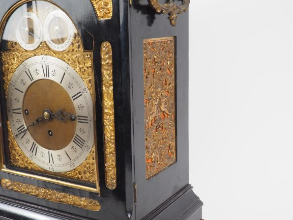 Pendule anglaise début XIXème en placage d'ébène, bois noirci et métal