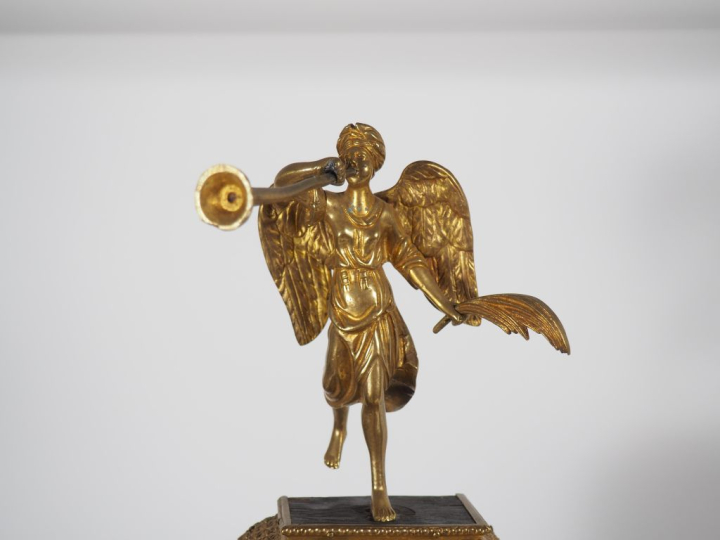 Cartel Régence en marqueterie Boulle écaille brune et bronze doré, à d