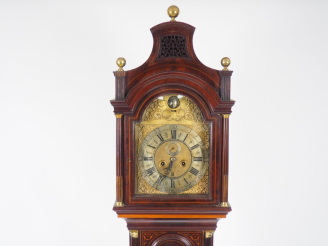 Vente aux enchères Régulateur de parquet anglais XIXème en acajou, placage d'acajou et ma