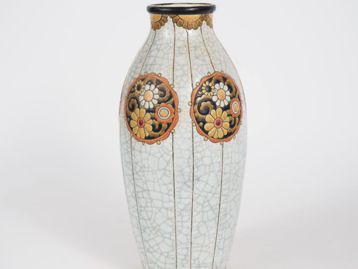 LONGWY.  Vase ovoide Art Déco en céramique, à décor d'émaux polychrome