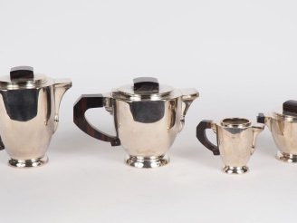 Vente aux enchères Service à café et à thé quatre pièces 1940 en métal argenté et ébène d