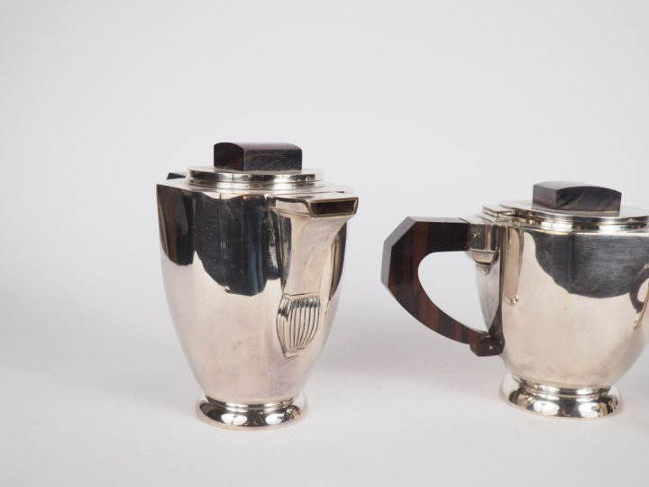Service à café et à thé quatre pièces 1940 en métal argenté et ébène d