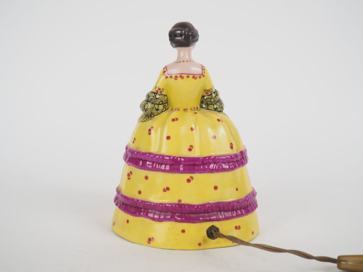 Veilleuse Art Déco en porcelaine polychrome de Limoges figurant une je