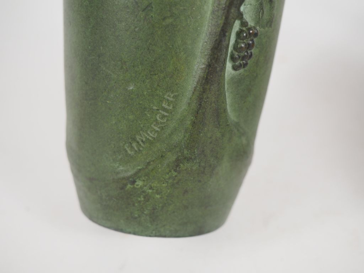 MERCIER. Vase  Art nouveau en bronze à patine verte à l'antique à déco