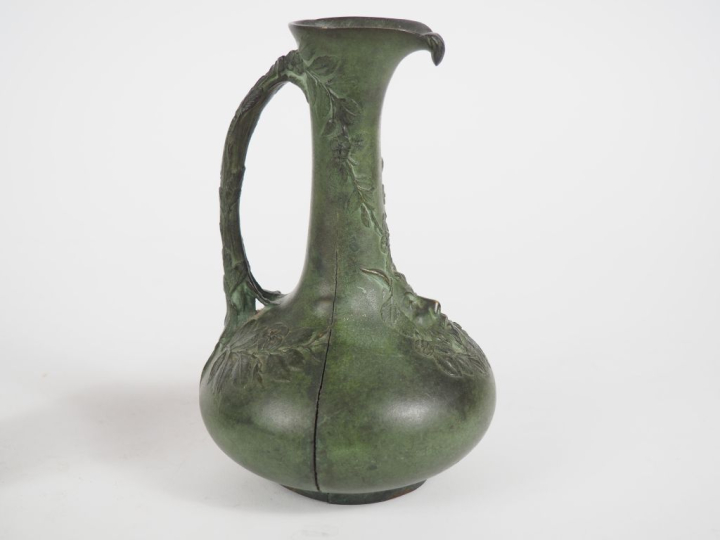 MERCIER. Vase  Art nouveau en bronze à patine verte à l'antique à déco