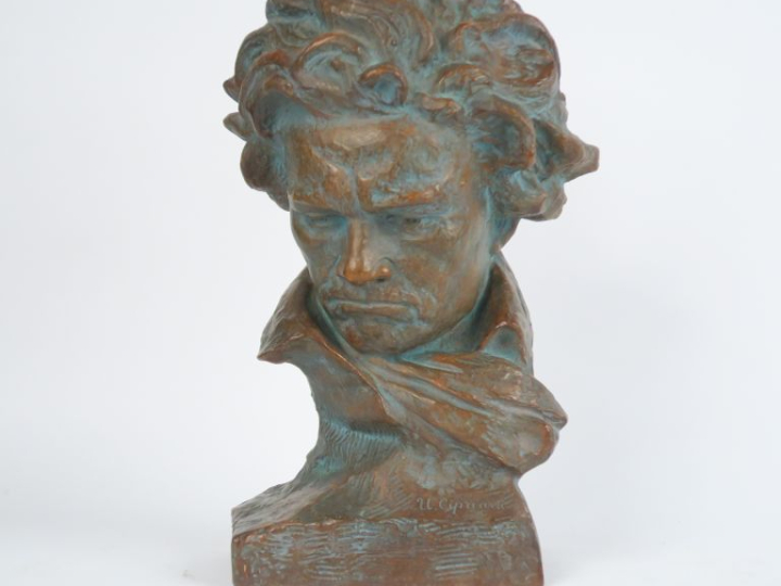 U. CIPRIANI. "portrait de Beethoven" Sculpture en terre cuite patinée 