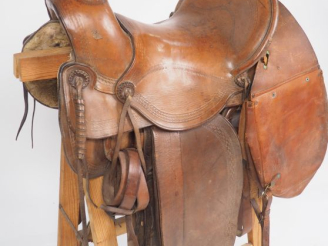 Vente aux enchères Selle de cavalerie type « Packer’s saddle 1917 » en cuir brun doublé d