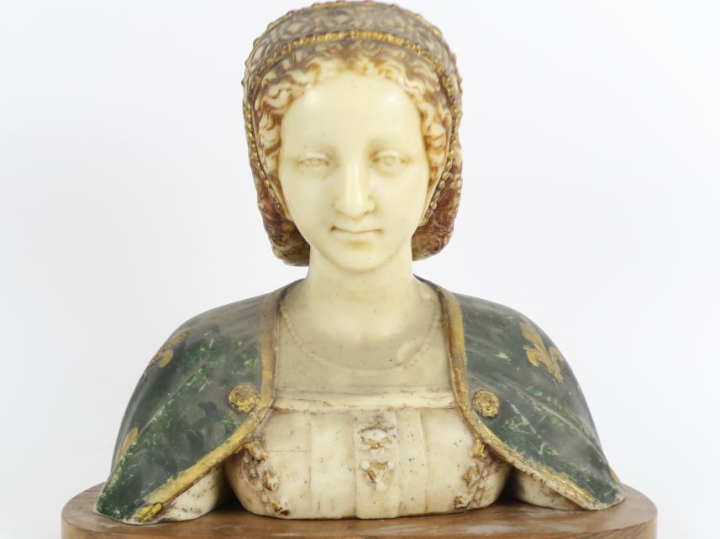 Buste de Reine de France en cire polychrome. Dim.  43 x 42 cm