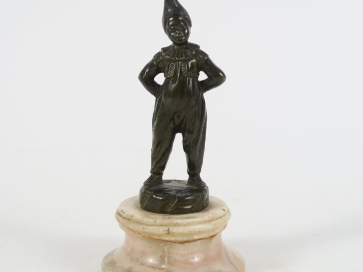 Ecole française XIXème.  "le petit saltimbanque"  Sujet en bronze à pa