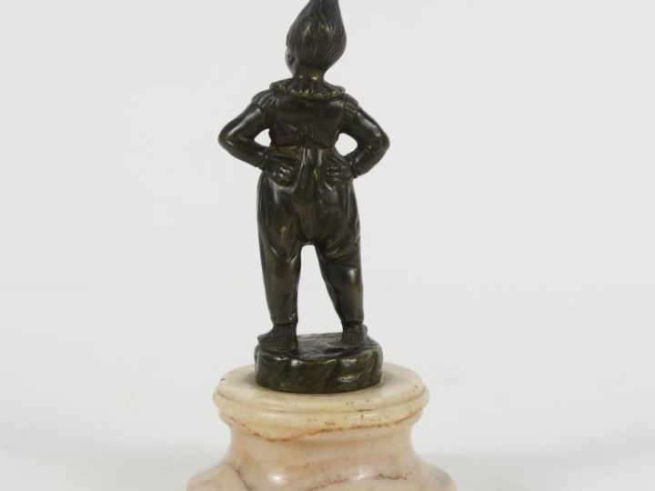 Ecole française XIXème.  "le petit saltimbanque"  Sujet en bronze à pa