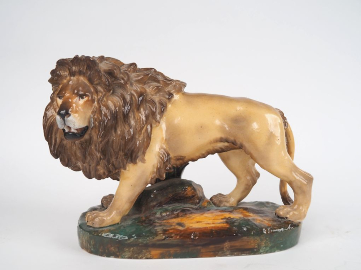 Sujet XIXème en céramique polychrome "lion marchant" Dim. 19 x 26 x 12