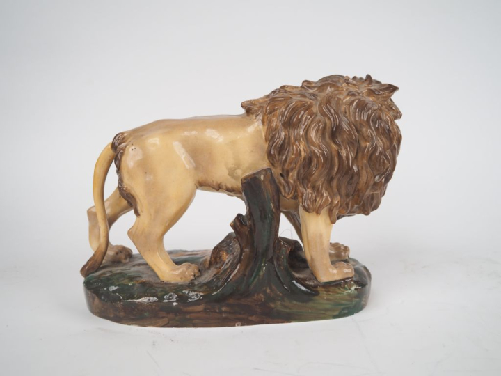 Sujet XIXème en céramique polychrome "lion marchant" Dim. 19 x 26 x 12