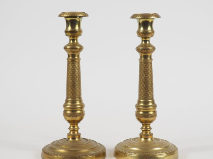 Paire de bougeoirs XIXème en bronze H. 27,5 cm