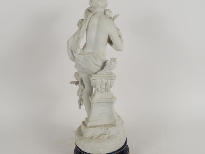 RANCOULET.  "la marchande d'amour" Grand biscuit  Signé  H. 57,5 cm  s