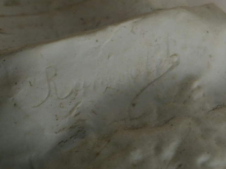 RANCOULET.  "la marchande d'amour" Grand biscuit  Signé  H. 57,5 cm  s