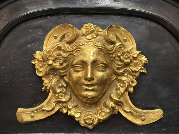 JANSELME.  Buffet de style Louis XVI en bois noirci, belle ornementati