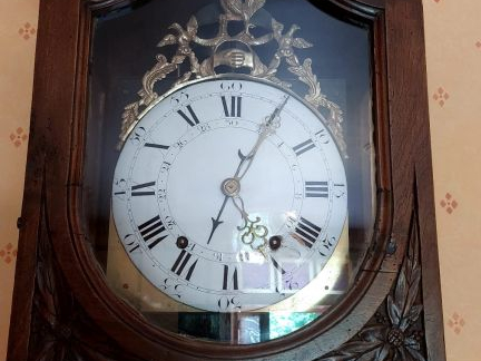 Pendule comtoise bressane dite "demoiselle" Louis XV, en bois naturel 