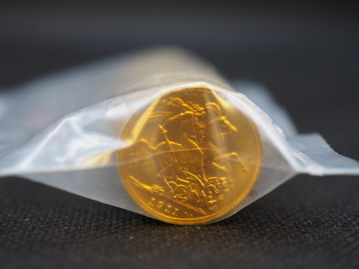 50 souverains or (une date visible 1911) Dans un sachet sous scellé de