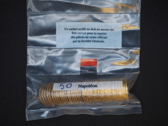Vente aux enchères 50 pièces de 20 Francs or (une date visible 1911) Dans un sachet sous 