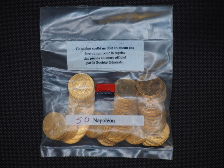 50 pièces de 20 Francs or (dates visibles 1907, 1909) Dans un sachet s
