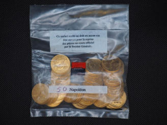 Vente aux enchères 50 pièces de 20 Francs or (dates visibles 1907, 1909) Dans un sachet s