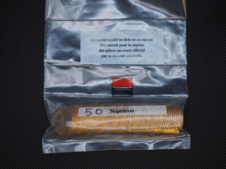 Vente aux enchères 50 pièces de 20 Francs or (date visible 1912) Dans un sachet sous scel