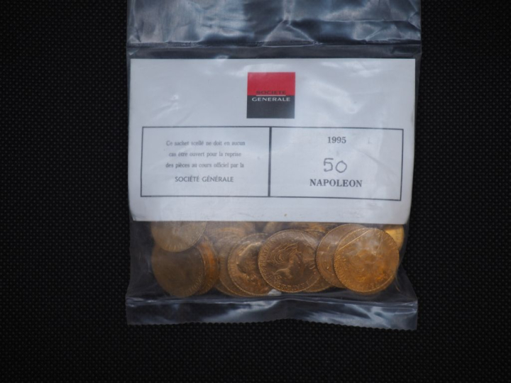 50 pièces de 20 Francs or (dates visibles 1912, 1906) Dans un sachet s