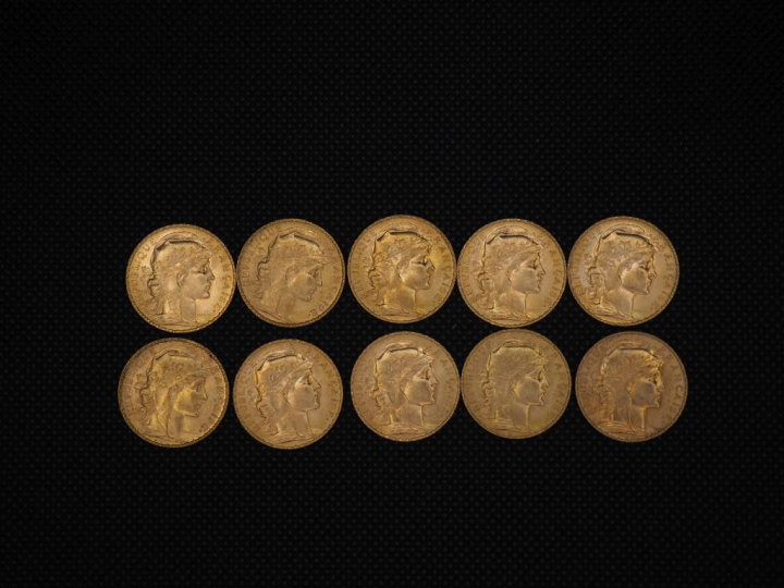 10 pièces de 20 Francs or : 1910, 1907, 1914, 1903, 1910, 1907, 1910, 