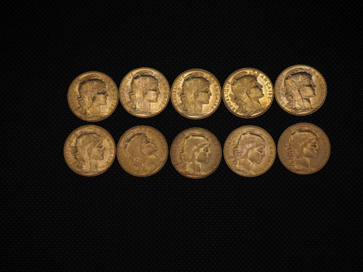 10 pièces de 20 Francs or : 1910,  1907, 1904, 1910, 1905, 1910, 1912,