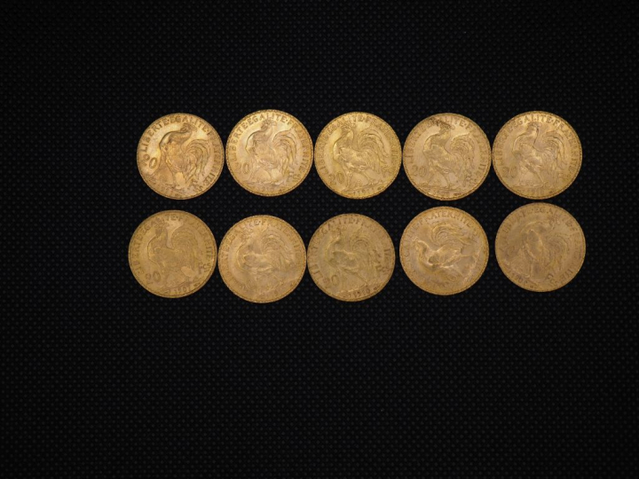 10 pièces de 20 Francs or : 1910, 1908, 1910, 1910, 1910, 1907, 1910, 