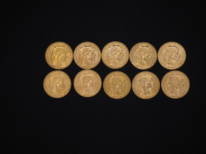 10 pièces de 20 Francs or : 1910, 1905, 1910, 1914, 1910, 1910, 1909, 