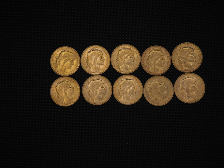 10 pièces de 20 Francs or : 1907, 1914, 1908, 1910, 1910, 1905, 1910, 
