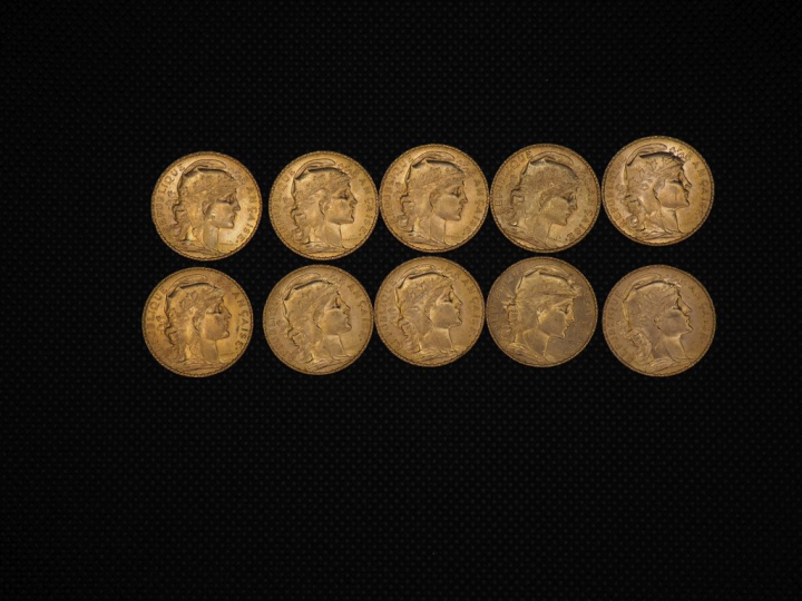 10 pièces de 20 Francs or : 1910, 1907, 1910, 1908, 1910, 1910, 1910, 