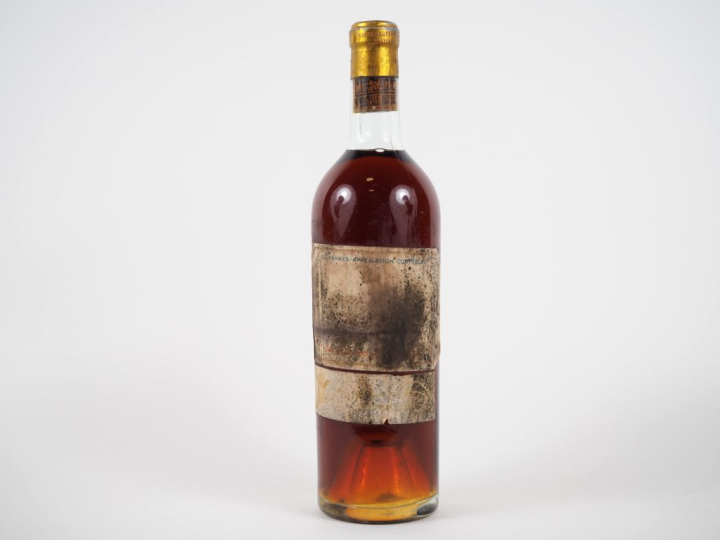 1 BOUTEILLE CHÂTEAU D'YQUEM 1er CCS SAUTERNES - 1945 - LB/ET/EA/BOUCHO