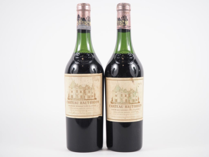 2 BOUTEILLES CHÂTEAU HAUT BRION 1er GCC GRAVES - 1965 - 4,1 CM/4,4 CM/