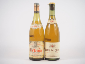 Vente aux enchères 2 BOUTEILLES de 1982 : 1 CÔTES DU JURA EUGÈNE BROCARD - 1 ARBOIS FRUIT