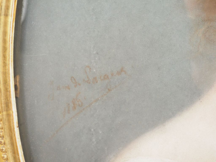 Ecole française XIXème. "Portrait de jeune femme à la robe de soie par