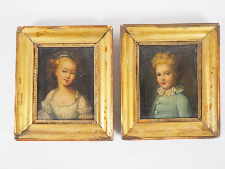 Ecole française vers 1900. "portraits d'enfants" Paire d'huiles sur to