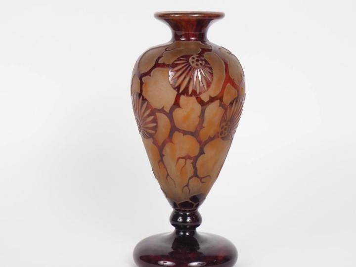 CHARDER, LE VERRE FRANCAIS. Vase "épinettes" en verre poudré, motifs d