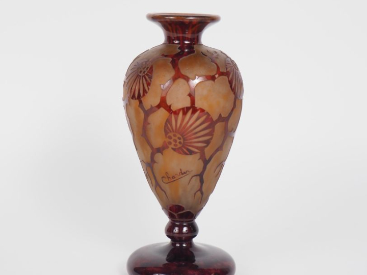 CHARDER, LE VERRE FRANCAIS. Vase "épinettes" en verre poudré, motifs d