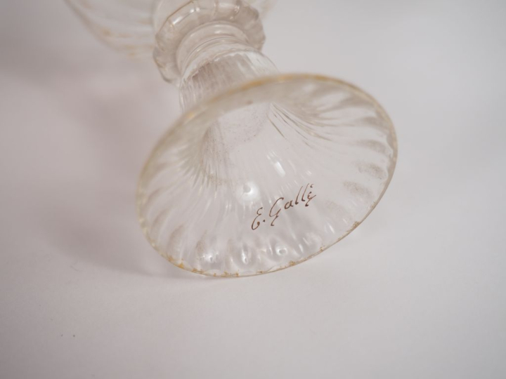 GALLE.  Partie de service de verres en cristal, à décor doré de feuill