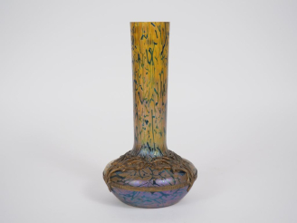 Vente aux enchères LOETZ. Vase Art Nouveau en verre jaune et bleu, monture en laiton doré