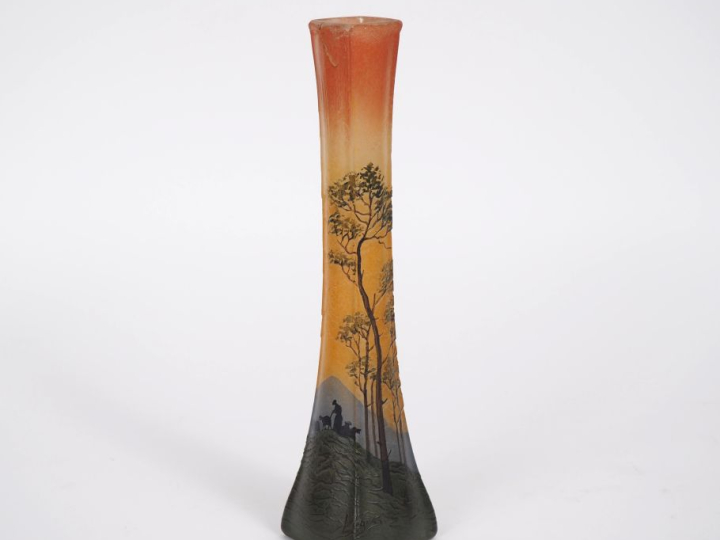 LEGRAS.  Vase soliflore en verre, à décor émaillé et dégagé à l'acide 