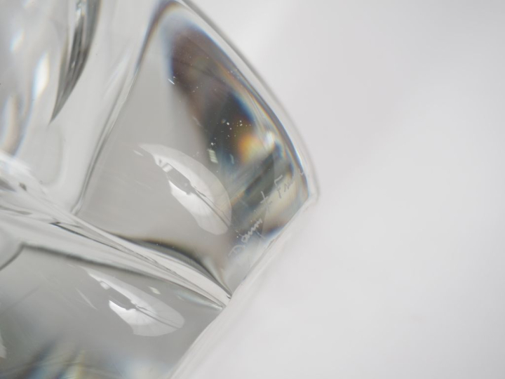 DAUM.  Vase en cristal.  Signé. H. 16 cm.