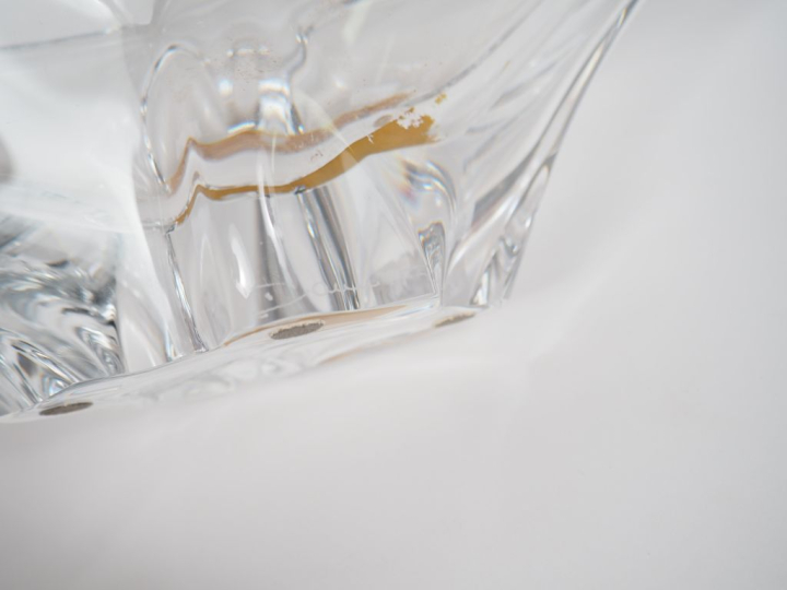 DAUM France. Grand vide-poche en cristal moulé. Signé. Dim. 16 x 49 cm