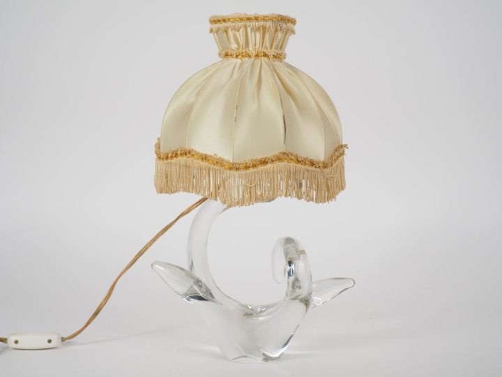 LALIQUE France. Lampe en cristal. Signée. Dim. 19,5 x 23 cm.  (égrenur