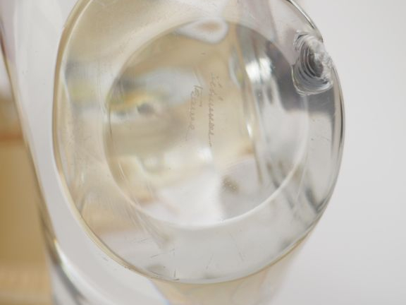 LALIQUE France. Lampe en cristal. Signée. Dim. 19,5 x 23 cm.  (égrenur