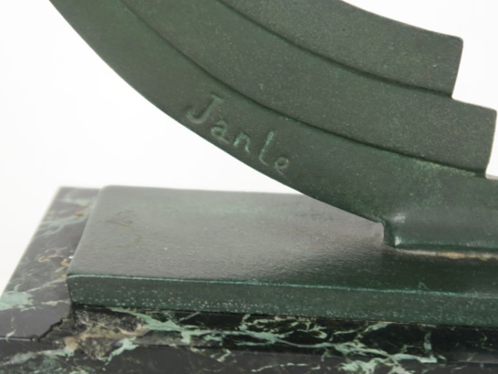 JANLE. "Danseuse Art Déco". Sculpture en métal à patine verte sur un s