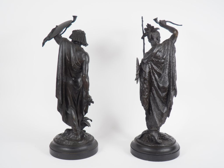 Ecole française fin XIXème. "Guerriers barbares". Suite de deux sculpt