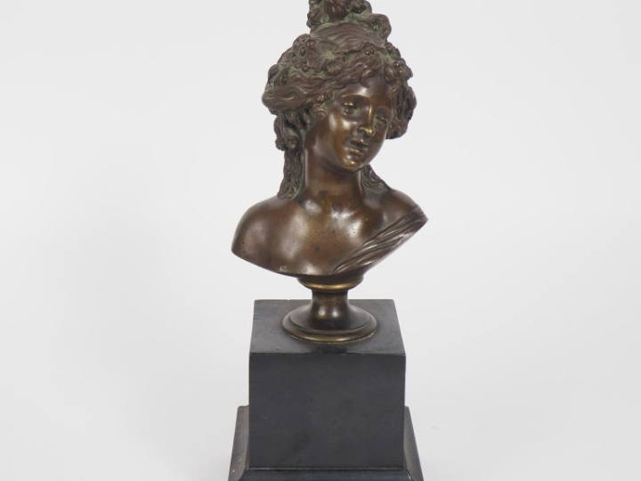 Sujet en régule fin XIXème, "buste de jeune fille", sur un socle en bo